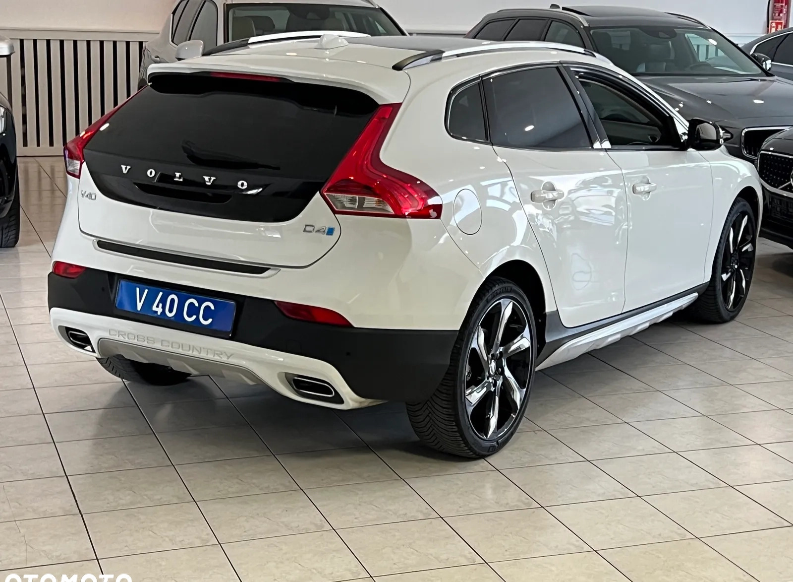 Volvo V40 cena 85900 przebieg: 142000, rok produkcji 2016 z Pilawa małe 562